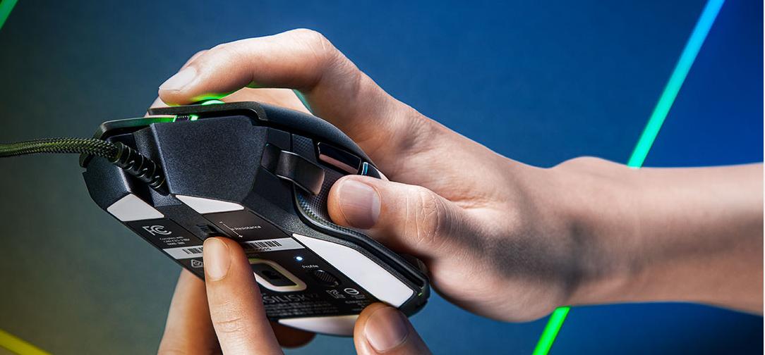 Nút cuộn của Chuột Razer Basilisk V2 RGB Gaming có thể điều chỉnh độ trơn và lực cản